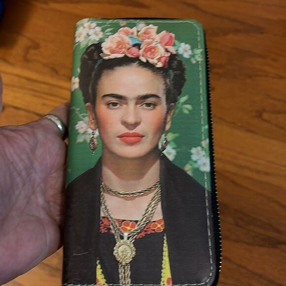 Frida inspired Zipper wallet w/ two sides for credit cards/inside zipper pocket - Picture 1 of 8